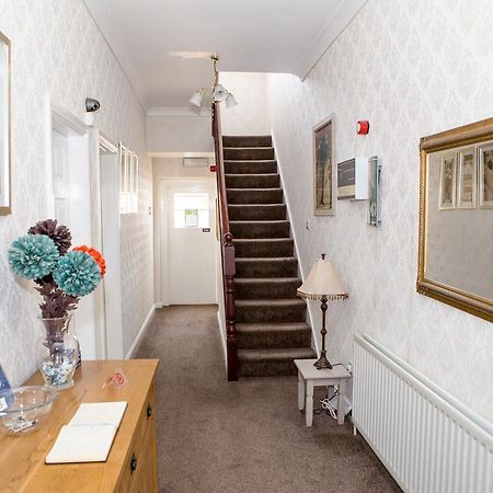Oak House Bb Bed & Breakfast โอลดัม ภายนอก รูปภาพ