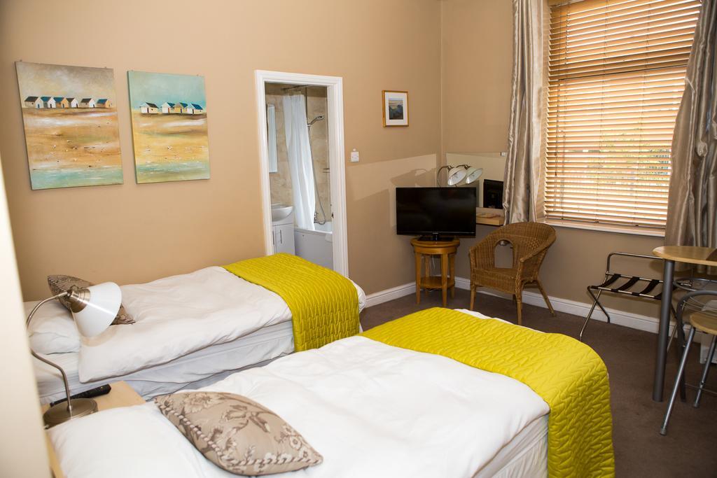 Oak House Bb Bed & Breakfast โอลดัม ภายนอก รูปภาพ