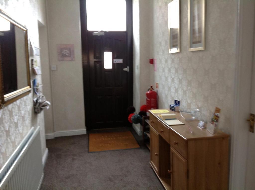 Oak House Bb Bed & Breakfast โอลดัม ภายนอก รูปภาพ