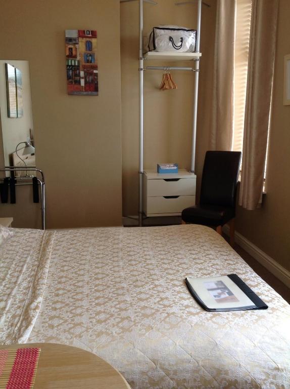 Oak House Bb Bed & Breakfast โอลดัม ภายนอก รูปภาพ