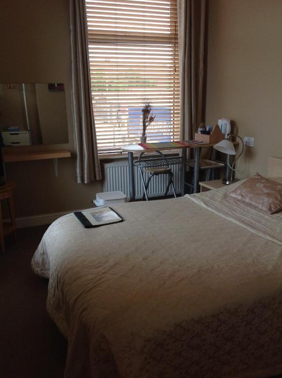 Oak House Bb Bed & Breakfast โอลดัม ภายนอก รูปภาพ