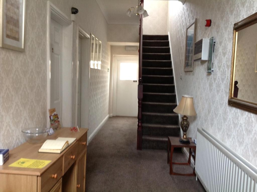 Oak House Bb Bed & Breakfast โอลดัม ภายนอก รูปภาพ