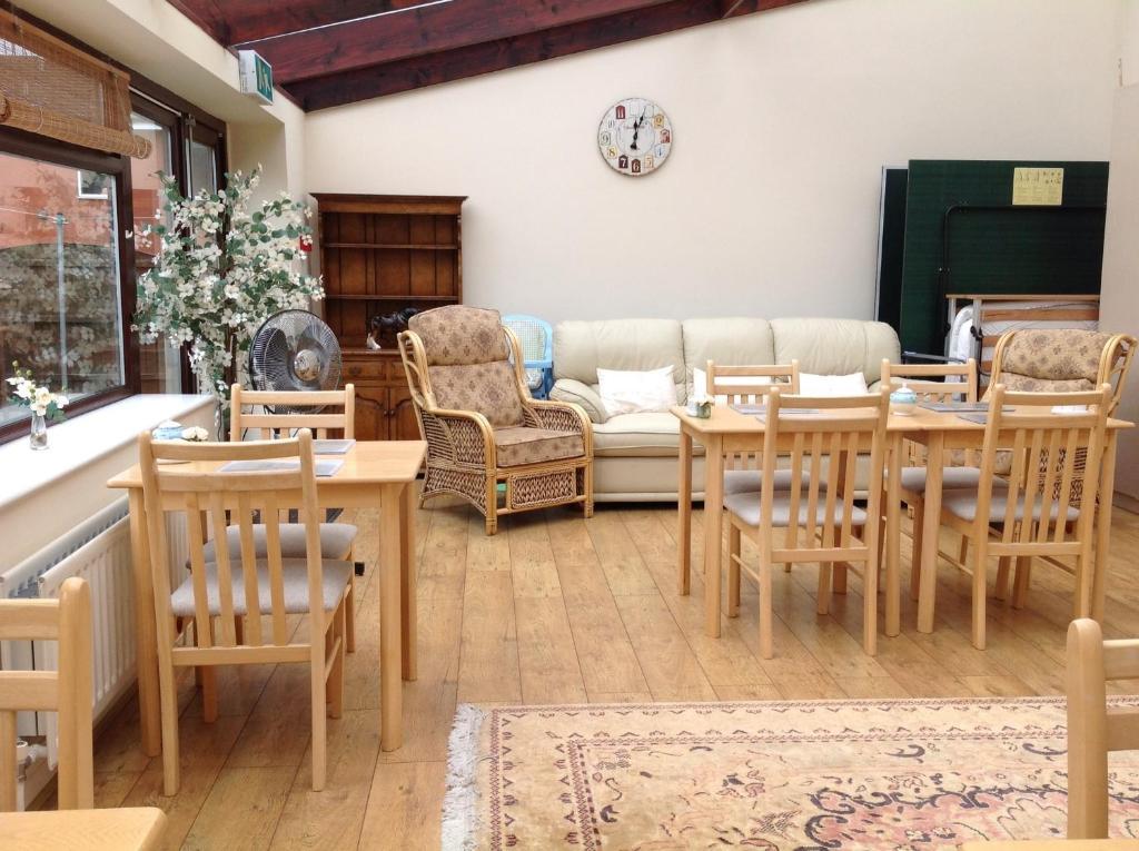 Oak House Bb Bed & Breakfast โอลดัม ภายนอก รูปภาพ