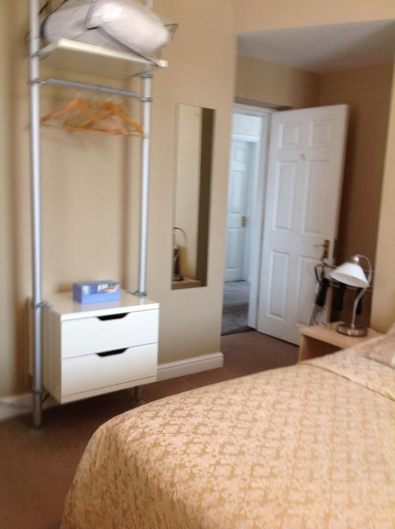 Oak House Bb Bed & Breakfast โอลดัม ภายนอก รูปภาพ